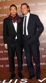 高清图：巩俐出席品牌店开业 低胸晚装华丽抢镜