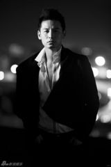 组图：钱泳辰型男大片化身性感黑暗骑士