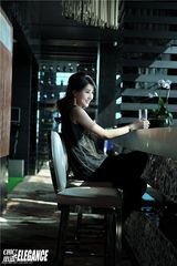 组图：甘薇妩媚写真 造型百变女人味十足