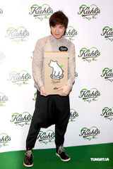 幻灯图：古巨基与众女星呼吁环保 被黄福荣感动