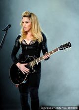 组图：麦当娜挑逗肌肉男上演致命诱惑