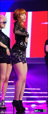 组图：韩新女团EXID《Show Champion》节目性感华丽