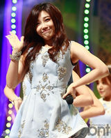 组图：EXO与Apink助阵颁奖礼 f(x)水晶捧奖