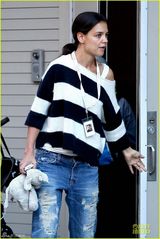 组图：前阿汤嫂凯蒂素颜出街面部浮肿显老相