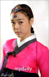 组图：崔韩光吴楚熙等艺人拍韩服写真庆中秋