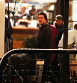 组图：阿汤哥现身温哥华街头拍《碟中谍4》夜景