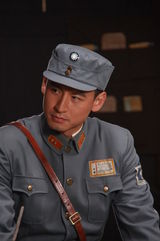 组图：钱泳辰三档戏热播 饰演军人神探形象多变