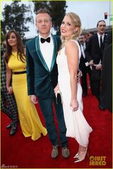 组图：Macklemore&Ryan Lewis组合复古西服亮相