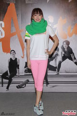 组图：梁咏琪豪乳老公称赞 林德信庆生松冈欠吻