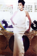 组图：李冰冰登港台杂志 双面魅惑风情万种