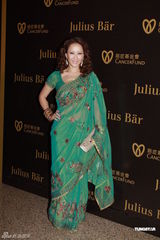 组图：李玟温碧霞出席慈善活动 闻梁洛施分手感惊讶