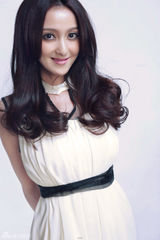 组图：陈一诺清新写真曝光 明朗微笑