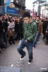 高清组图：陈冠希发新碟 不求销量只望被倾听心声