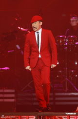 组图：张学友香港个唱揭幕 秀复古风秀踢踏舞