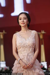 组图：杨幂着拖尾长裙优雅走红毯 高贵似公主