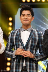 组图：郭富城亮相天天向上 卖萌搞怪变表情帝