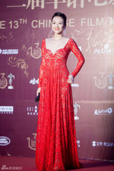 组图：章子怡再任传媒奖大使 新片试映受欢迎