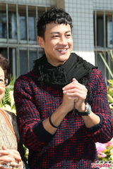 组图：何润东爸妈准备婴儿房 高压逼婚