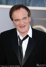 组图：导演昆汀-塔伦蒂诺携女伴亮相红毯