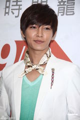 组图：炎亚纶被指与汪东城撞脸：越爱长越像