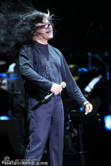 刘欢高晓松个唱疯狂甩发获赞“风一般的男子”(图)