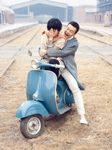 组图：廖凡桂纶镁浪漫登封面 甜蜜清新扑面