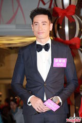 组图：陈豪称爱妻发烧入院 佘诗曼吴卓羲不来电