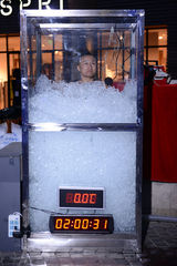 组图：《冰封》甄子丹王宝强互赞 冰封人抢镜