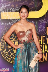 组图：亚太影展红毯生辉 刘嘉玲露半球曾宝仪秀美背