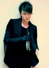 高清组图：付辛博造型闪亮有范 黑色酷装展现时尚