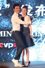 组图：《好好的》开发布会 冯绍峰倪妮甜蜜互动