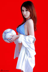 组图：王月雯(王紫)写真性感露背 穿比基尼突破尺度