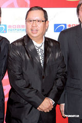 幻灯图：贡米签约黎明旗下 舒淇红装现身与旧爱同台