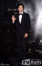 组图：宋承宪姜志焕出席活动 黑色西装拼帅