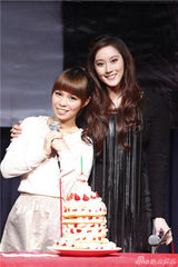 组图：许慧欣举办音乐会 与许哲佩深情对唱