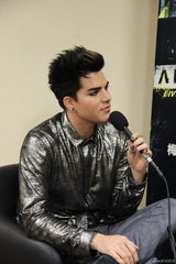 组图：亚当兰伯特上海妩媚开唱眼线撩人