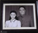 组图：李幼斌史兰芽夫妇《假面》全家福曝光