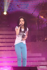 组图：邓紫棋红馆劲歌热舞 谢安琪张继聪夫妇助阵