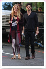 组图：布莱克-莱弗利现身片场潮装抢眼