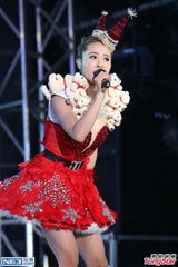 组图：蔡依林圣诞爆乳装抢镜 又唱又跳秀美腿