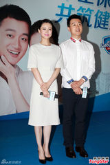 组图：佟大为关悦夫妻档亮相　大曝爱女趣事