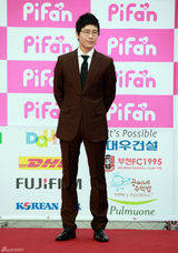 高清组图：秀爱黑礼服美艳电影节 申世京斜肩裙抢镜