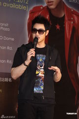 组图：潘玮柏8月推新专辑 自曝私下十分邋遢