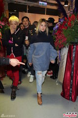 组图：孙燕姿橙发亮眼披黄金甲 许美静助阵