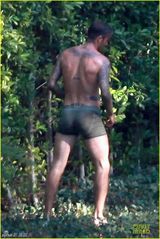 组图：贝克汉姆拍广告半裸秀强壮胸肌