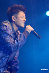 组图：陈冠希现身京城任表演嘉宾 艳照门曾一度迷失