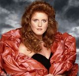 组图：哈里王子女友夜店狂欢 醉揽半裸男