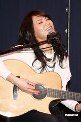 幻灯：蔡健雅生日与歌迷同乐 生日愿望开巡回个唱