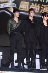 高清图：韩国五大组合天团开唱 SJ压轴掀高潮 