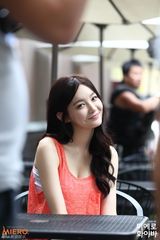 高清组图：Davichi姜敏京现身代言卖场秀迷人身姿